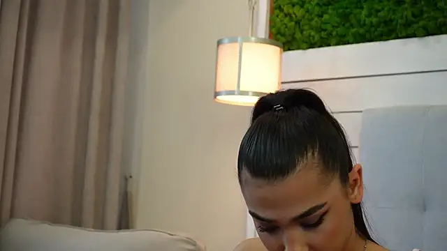 Snapshot of MyaMuse chatting on 11/12/25, 10:04 MyaMuse online show from 11/12/25, 10:04