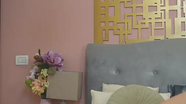 Snapshot of MyaMuse chatting on 12/05/25, 08:23 MyaMuse online show from 12/05/25, 08:23