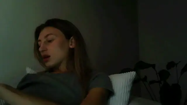 Snapshot of Miralyn chatting on 09/17/25, 03:24 Miralyn online show from 09/17/25, 03:24