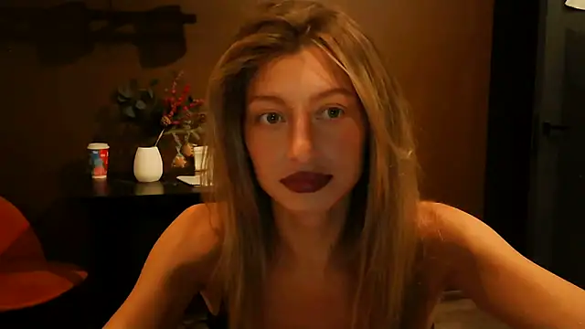 Snapshot of Miralyn chatting on 10/03/25, 05:32 Miralyn online show from 10/03/25, 05:32