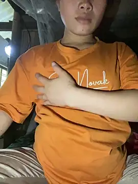 Snapshot of Van_xx chatting on 10/03/25, 08:22 Van xx online show from 10/03/25, 08:22