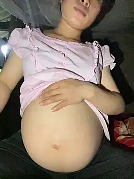 Snapshot of Van_xx chatting on 10/04/25, 02:09 Van xx online show from 10/04/25, 02:09