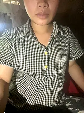 Snapshot of Van_xx chatting on 10/05/25, 02:32 Van xx online show from 10/05/25, 02:32