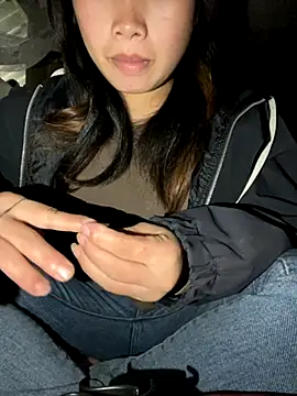 Snapshot of Van_xx chatting on 11/18/25, 03:12 Van xx online show from 11/18/25, 03:12