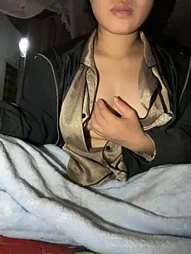 Snapshot of Van_xx chatting on 11/18/25, 05:17 Van xx online show from 11/18/25, 05:17