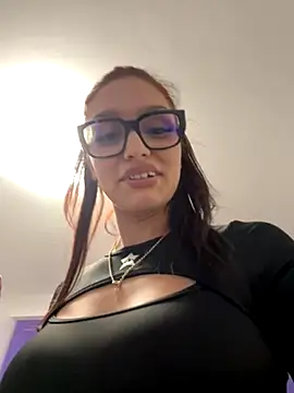 Snapshot of EllaBlowy chatting on 09/30/25, 11:48 EllaBlowy online show from 09/30/25, 11:48