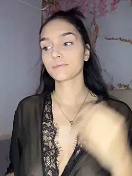 Snapshot of EllaBlowy chatting on 12/04/25, 08:23 EllaBlowy online show from 12/04/25, 08:23