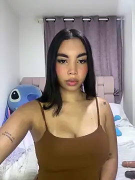 karolaalcendra online show from 11/17/25, 03:45