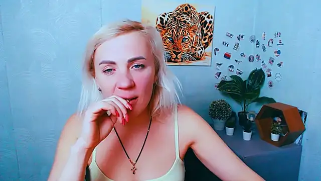 EmmaCat  online show from 02/10/26, 06:23