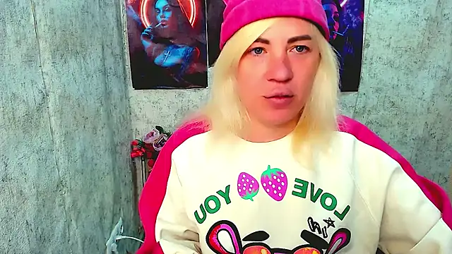 EmmaCat  online show from 03/25/26, 05:24