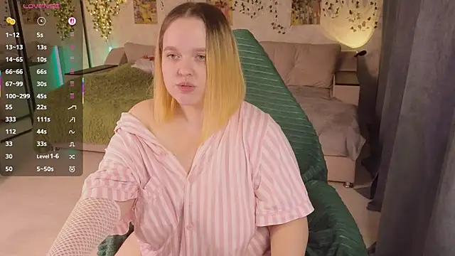 Snapshot of Aki_nohana chatting on 10/23/25, 11:31 Aki nohana online show from 10/23/25, 11:31