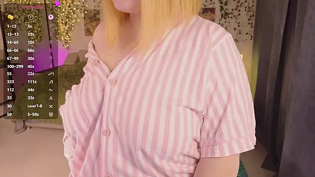 Snapshot of Aki_nohana chatting on 10/30/25, 12:28 Aki nohana online show from 10/30/25, 12:28