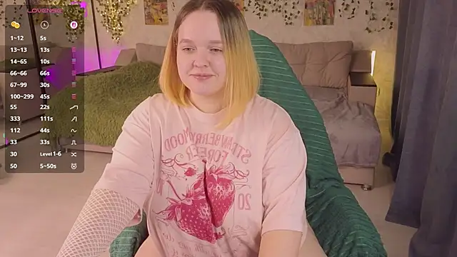 Snapshot of Aki_nohana chatting on 10/31/25, 12:39 Aki nohana online show from 10/31/25, 12:39