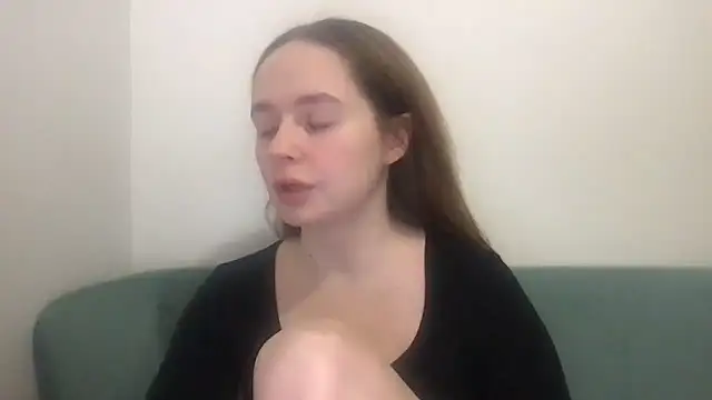 Snapshot of Miravon chatting on 12/04/25, 06:38 Miravon online show from 12/04/25, 06:38