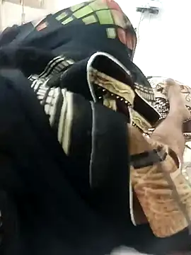 Snapshot of meenahotdarling chatting on 09/30/25, 11:15 meenahotdarling online show from 09/30/25, 11:15