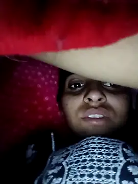 Snapshot of Saloni-Gupta chatting on 12/21/25, 09:33 Saloni-Gupta online show from 12/21/25, 09:33