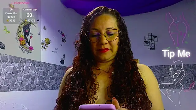Snapshot of zamy_x chatting on 10/13/25, 02:11 zamy x online show from 10/13/25, 02:11