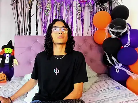 EthanBlackwoodd online show from 11/02/25, 07:49