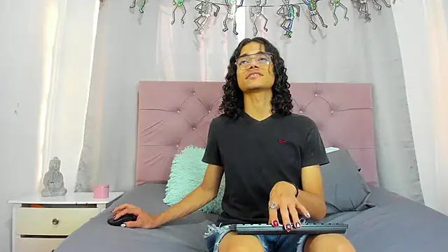 EthanBlackwoodd online show from 12/04/25, 08:50