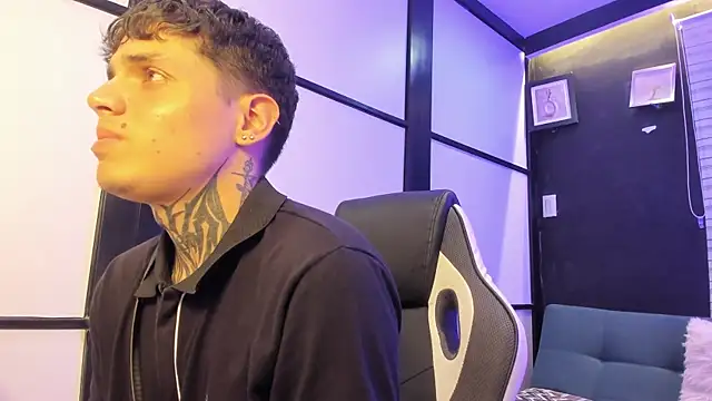 Declan-Fox online show from 10/31/25, 02:12