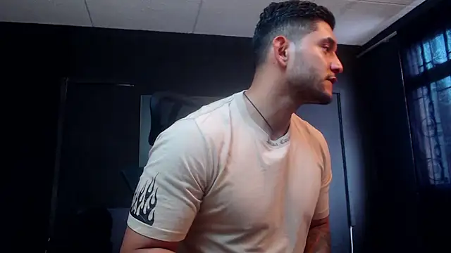 Snapshot of RichardMilleer chatting on 12/19/25, 02:46 RichardMilleer online show from 12/19/25, 02:46