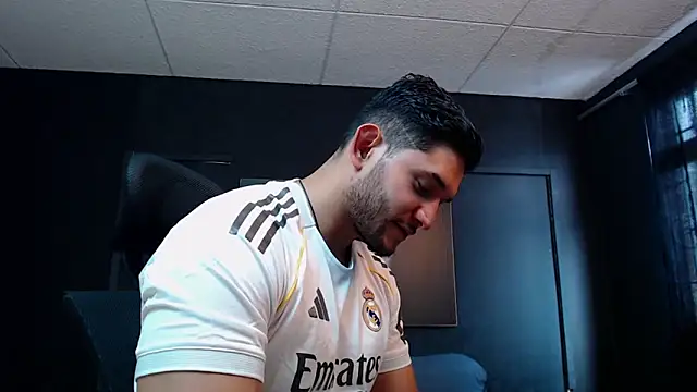 Snapshot of RichardMilleer chatting on 01/06/26, 01:48 RichardMilleer online show from 01/06/26, 01:48