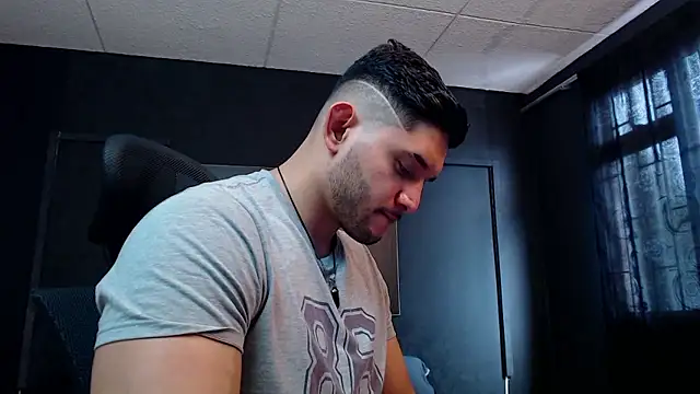 Snapshot of RichardMilleer chatting on 01/13/26, 02:11 RichardMilleer online show from 01/13/26, 02:11