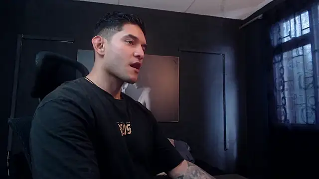 Snapshot of RichardMilleer chatting on 02/20/26, 01:44 RichardMilleer online show from 02/20/26, 01:44