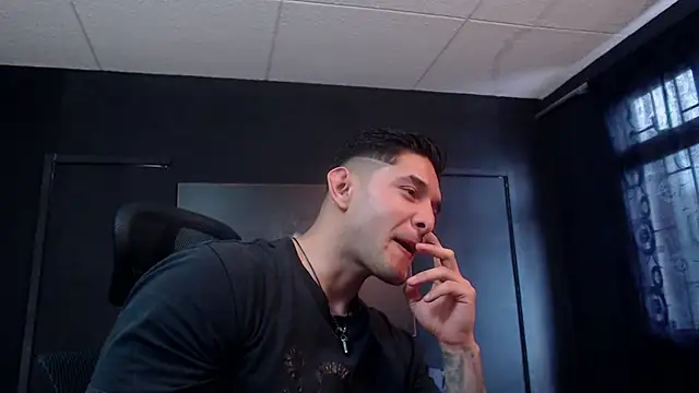 Snapshot of RichardMilleer chatting on 02/25/26, 02:05 RichardMilleer online show from 02/25/26, 02:05