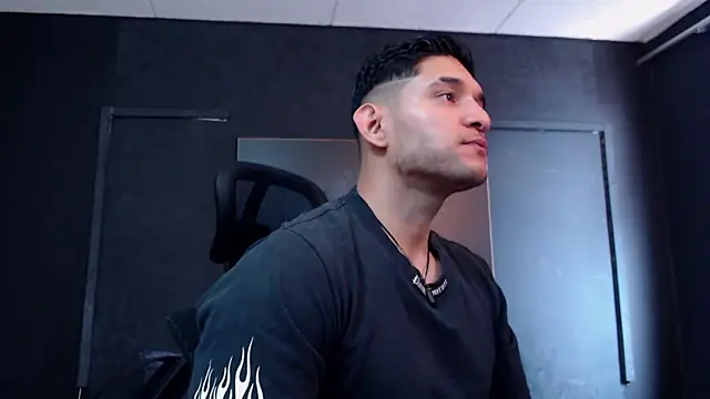 Snapshot of RichardMilleer chatting on 03/10/26, 02:33 RichardMilleer online show from 03/10/26, 02:33