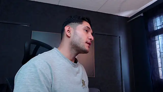 Snapshot of RichardMilleer chatting on 03/16/26, 02:21 RichardMilleer online show from 03/16/26, 02:21