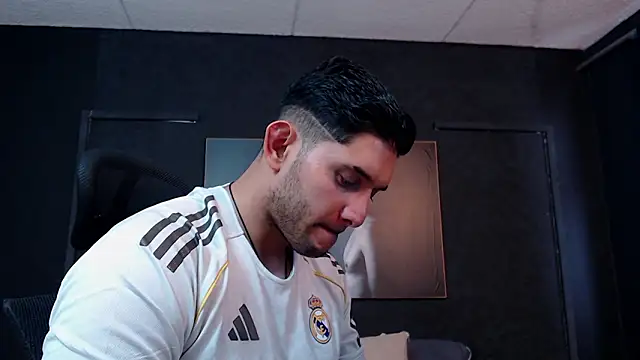 Snapshot of RichardMilleer chatting on 03/17/26, 02:09 RichardMilleer online show from 03/17/26, 02:09