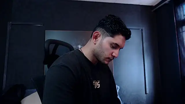 Snapshot of RichardMilleer chatting on 03/20/26, 02:22 RichardMilleer online show from 03/20/26, 02:22