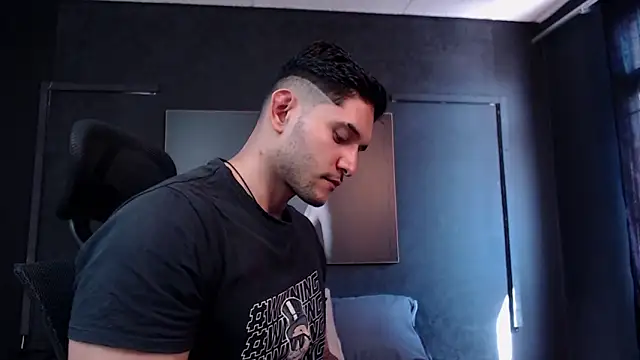 Snapshot of RichardMilleer chatting on 03/26/26, 02:11 RichardMilleer online show from 03/26/26, 02:11