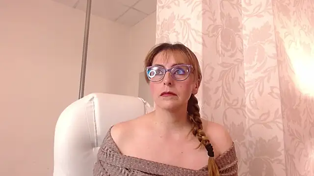 Snapshot of Ava_Raye chatting on 09/18/25, 09:06 Ava Raye online show from 09/18/25, 09:06