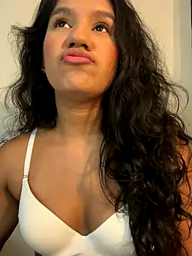 Snapshot of Lyria_Diamond chatting on 10/23/25, 03:39 Lyria Diamond online show from 10/23/25, 03:39