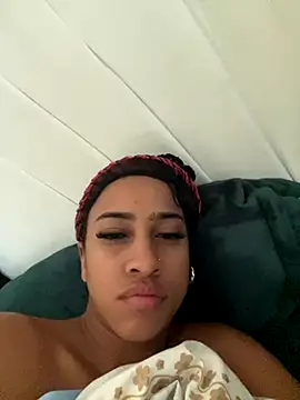 Snapshot of flore-cita chatting on 10/05/25, 03:43 flore-cita online show from 10/05/25, 03:43