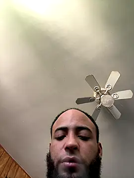 Snapshot of LeoPR00 chatting on 09/26/25, 05:17 LeoPR00 online show from 09/26/25, 05:17