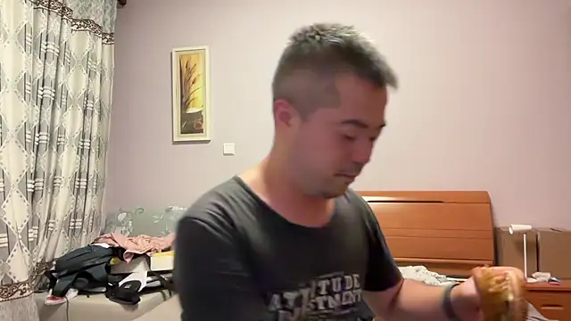 Snapshot of Mr_Dog chatting on 09/19/25, 11:11 Mr Dog online show from 09/19/25, 11:11