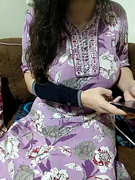 Snapshot of sassy_aly007 chatting on 10/31/25, 02:29 sassy aly007 online show from 10/31/25, 02:29