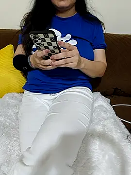 Snapshot of sassy_aly007 chatting on 11/12/25, 04:29 sassy aly007 online show from 11/12/25, 04:29