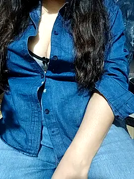 Snapshot of sassy_aly007 chatting on 11/15/25, 06:59 sassy aly007 online show from 11/15/25, 06:59