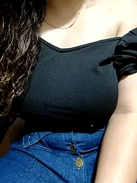 Snapshot of sassy_aly007 chatting on 11/22/25, 04:06 sassy aly007 online show from 11/22/25, 04:06