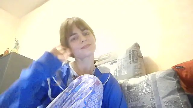 Snapshot of Loriven chatting on 10/02/25, 07:21 Loriven online show from 10/02/25, 07:21