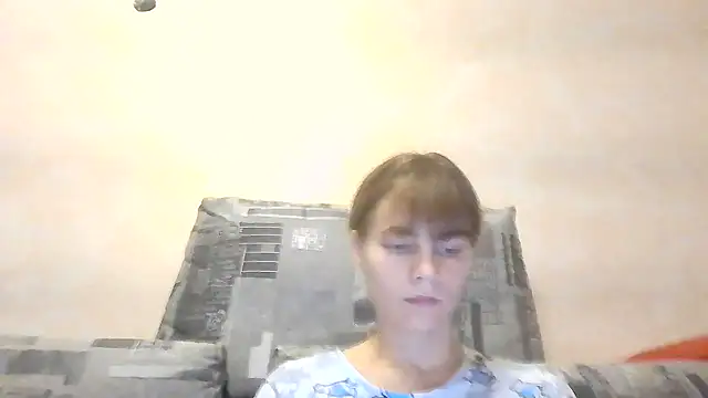 Snapshot of Loriven chatting on 10/05/25, 06:28 Loriven online show from 10/05/25, 06:28