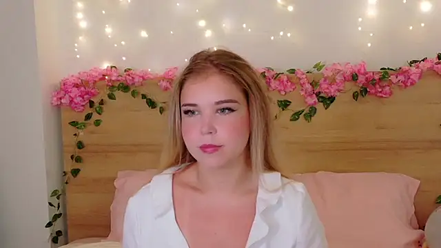 Snapshot of Lilith_Bonheur chatting on 10/06/25, 08:17 Lilith Bonheur online show from 10/06/25, 08:17