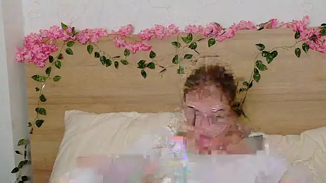 Snapshot of Lilith_Bonheur chatting on 10/18/25, 08:09 Lilith Bonheur online show from 10/18/25, 08:09