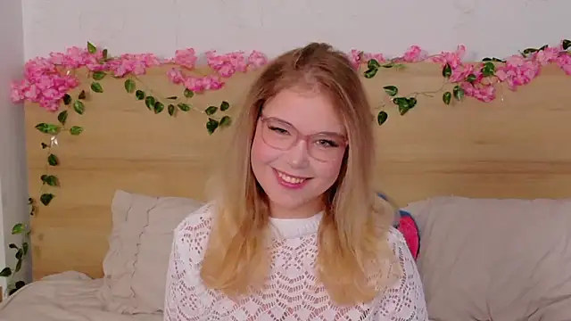 Snapshot of Lilith_Bonheur chatting on 10/24/25, 09:22 Lilith Bonheur online show from 10/24/25, 09:22