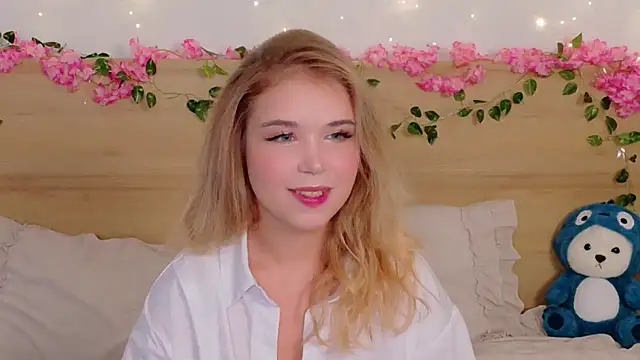 Snapshot of Lilith_Bonheur chatting on 10/25/25, 10:26 Lilith Bonheur online show from 10/25/25, 10:26