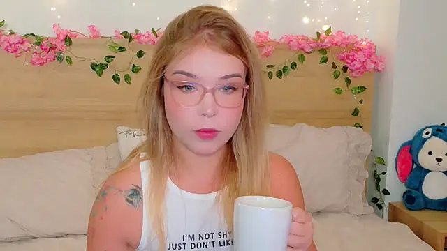 Snapshot of Lilith_Bonheur chatting on 11/07/25, 09:04 Lilith Bonheur online show from 11/07/25, 09:04